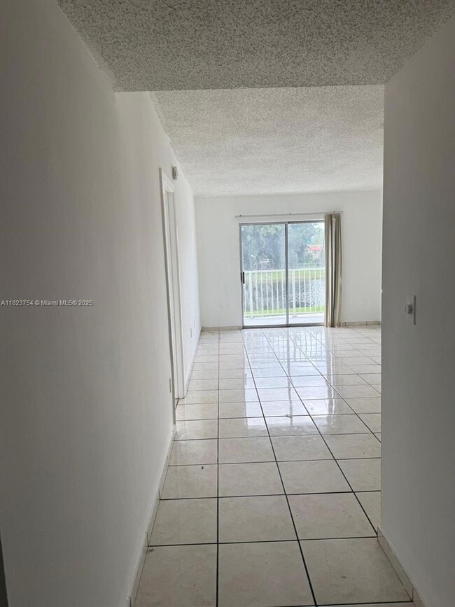 Building Photo - 16465 NE 22nd Ave