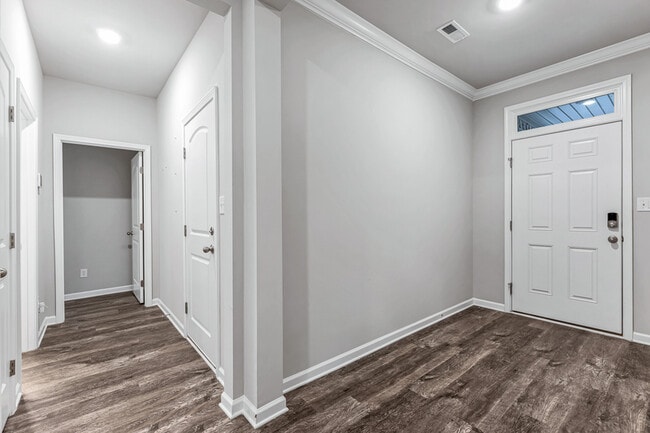 Building Photo - 303 Ivyleaf Dr