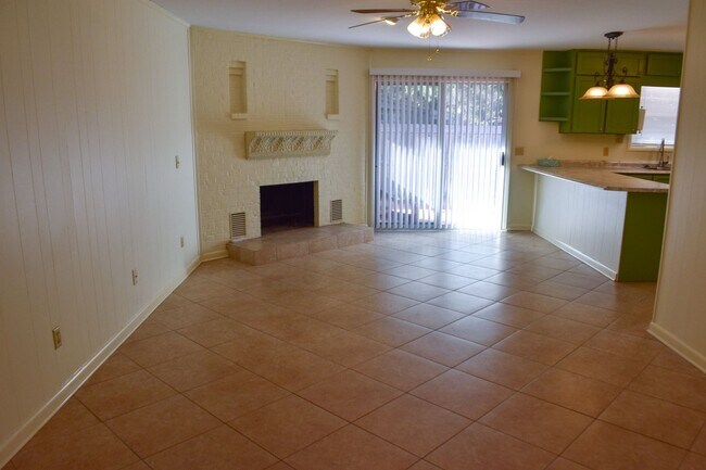 Building Photo - Three Bedroom Two Bath outside Eglin Gates