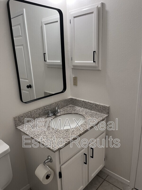 Building Photo - 1607 Timberline Dr