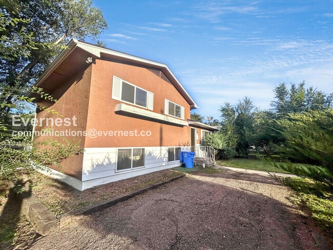 Building Photo - 808 S Sheridan Ave