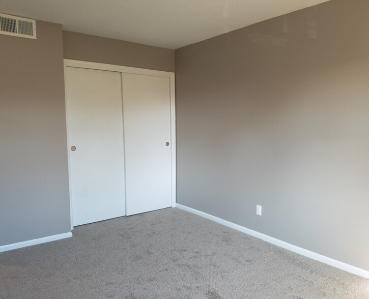 Building Photo - 1008 Manor Ln