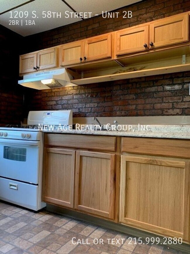 Building Photo - 1209 S 58th St