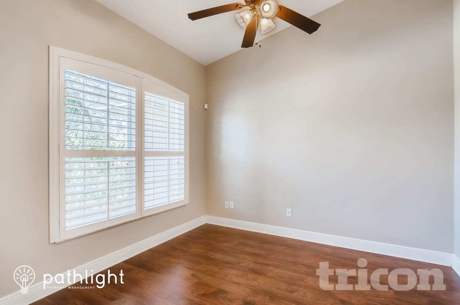 Building Photo - 10902 Versailles Blvd