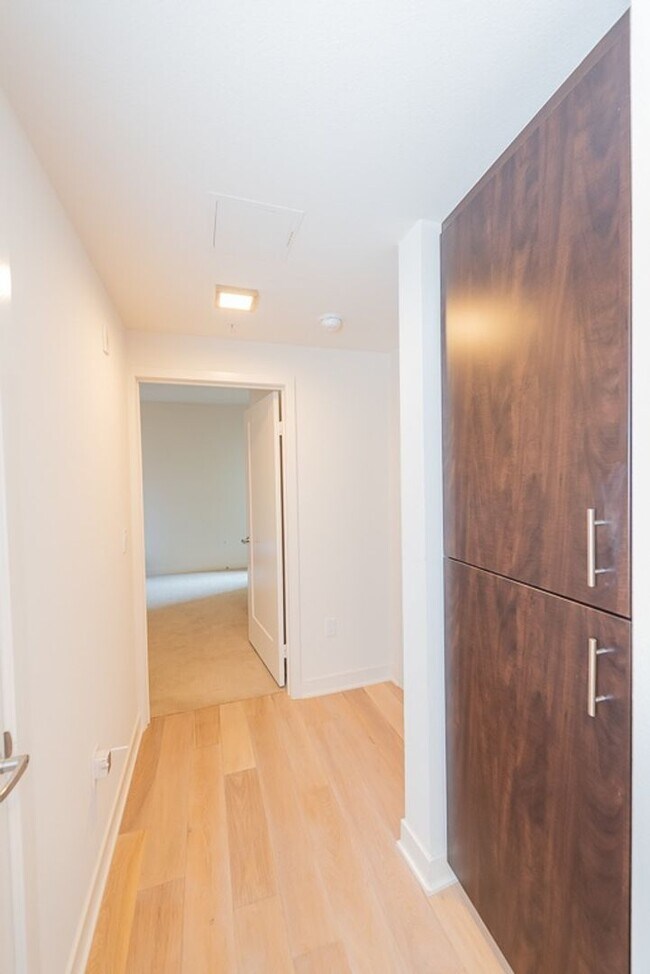 Building Photo - Element 436