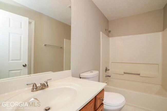 Building Photo - 878 Glynn Oaks Dr