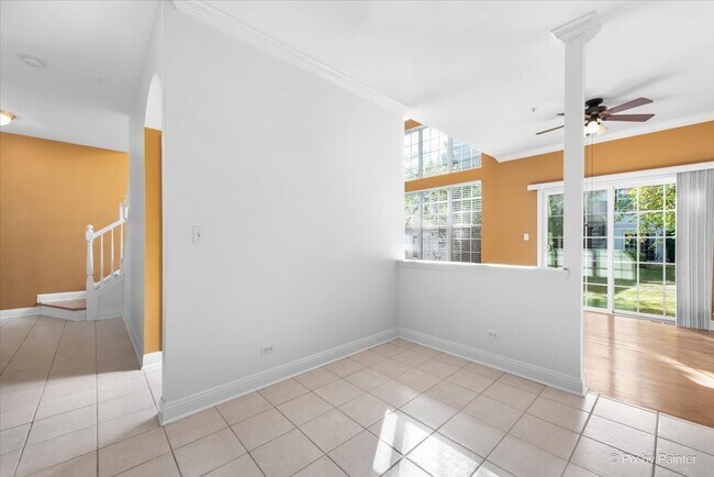 Building Photo - 827 Riding Ln