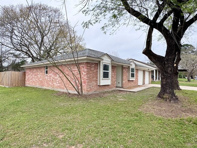 Building Photo - 2301 N Thompson St