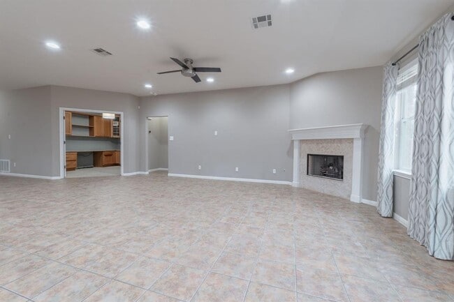 Building Photo - 9408 Castle Pines Dr