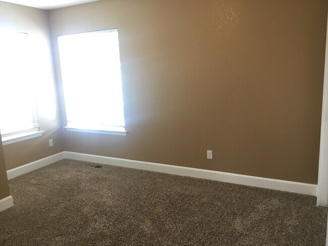 Building Photo - Gorgeous Stapleton Townhome!