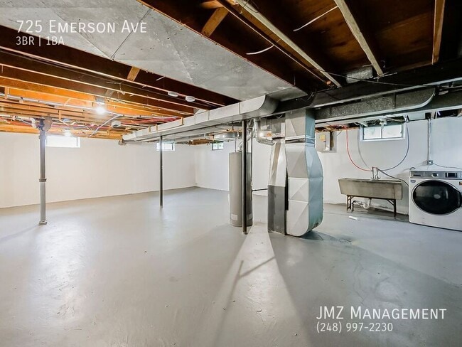 Building Photo - 725 Emerson Ave