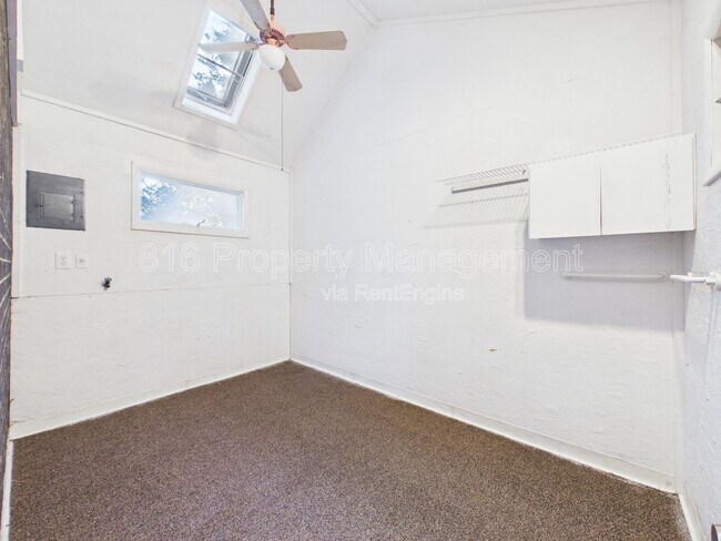 Building Photo - 7156 Woodson Rd