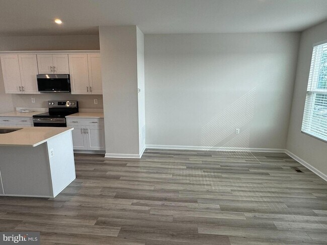 Building Photo - 147 Presidents Pointe Ave