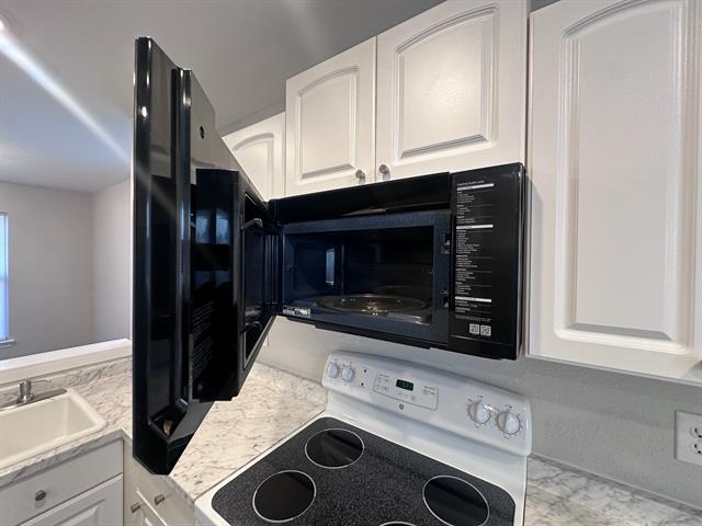 Building Photo - 3400 Napoleon Ct