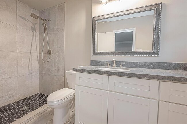 Building Photo - 5238 Beechnut St