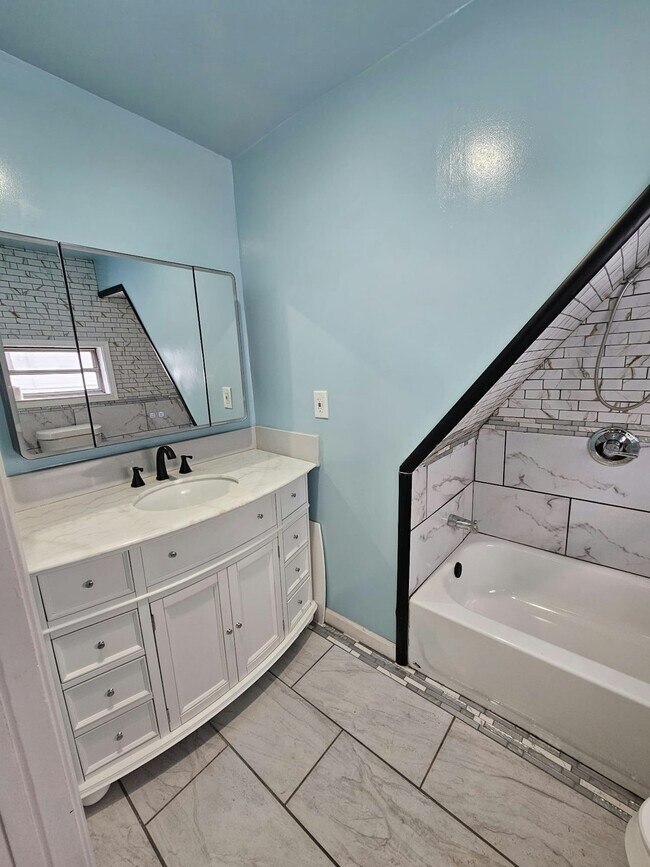 Building Photo - 2644 4th St