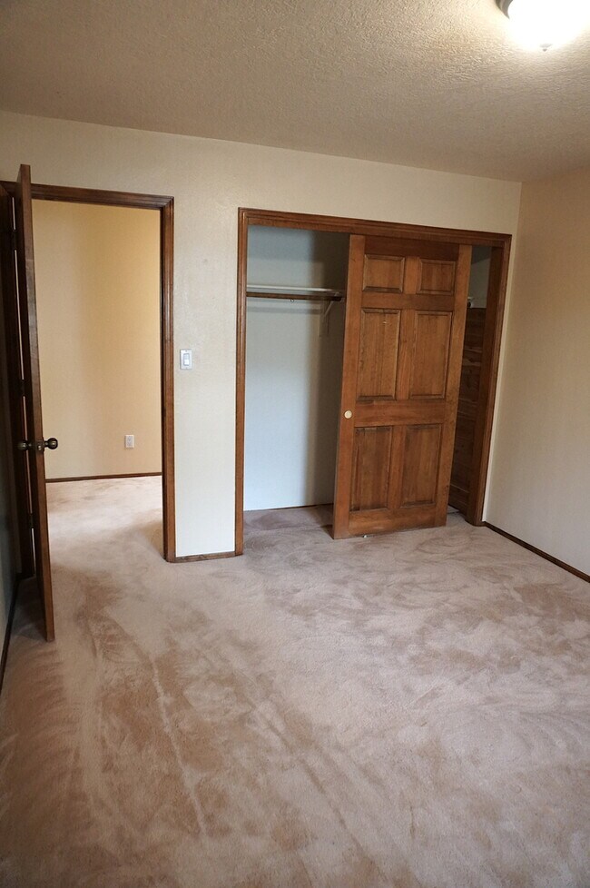 Building Photo - Move In Ready Near UNM and Nob Hill!! This won't last long!