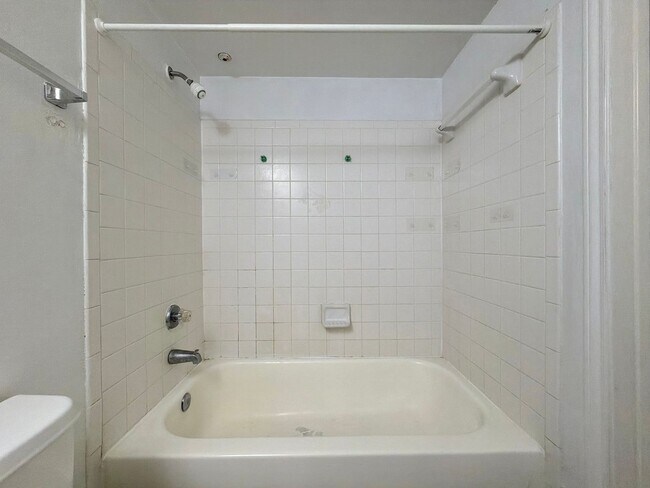 Building Photo - 501 W 26th St
