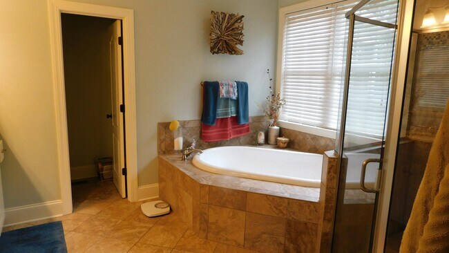 Building Photo - 400 Beaumont Park Cir