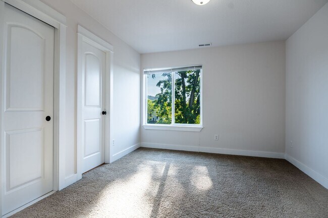 Building Photo - STILL AVAILABLE! Special: Only $500 Securi...