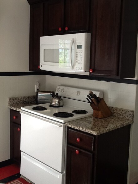 Remodeled kitchen - 87 Water St