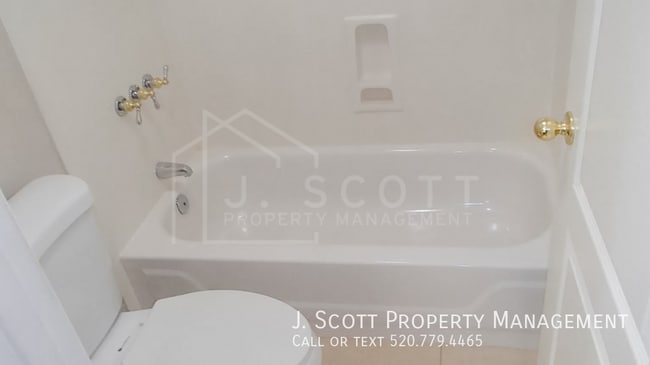 Building Photo - 7417 W Candelaria Dr