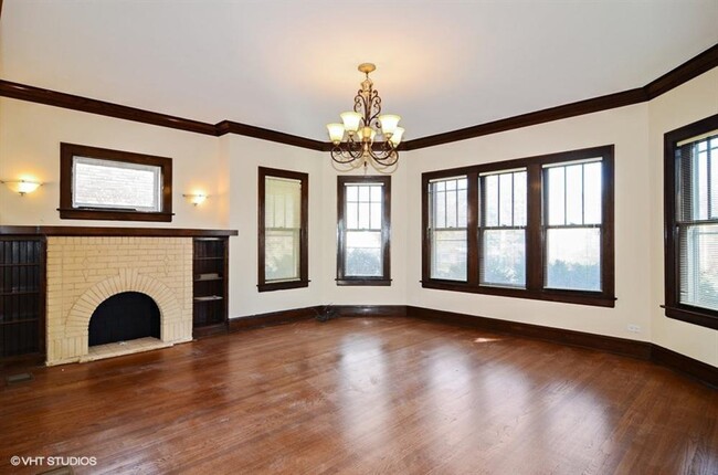 Building Photo - 3 bedroom in Chicago IL 60630
