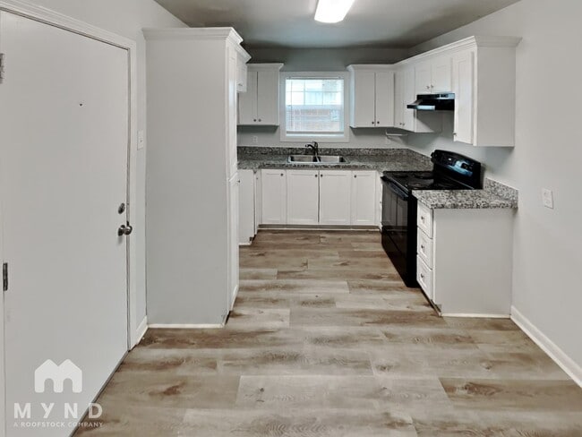 Building Photo - 4402 Mistletoe Dr