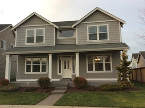 Building Photo - 202 Hawk Ave SW