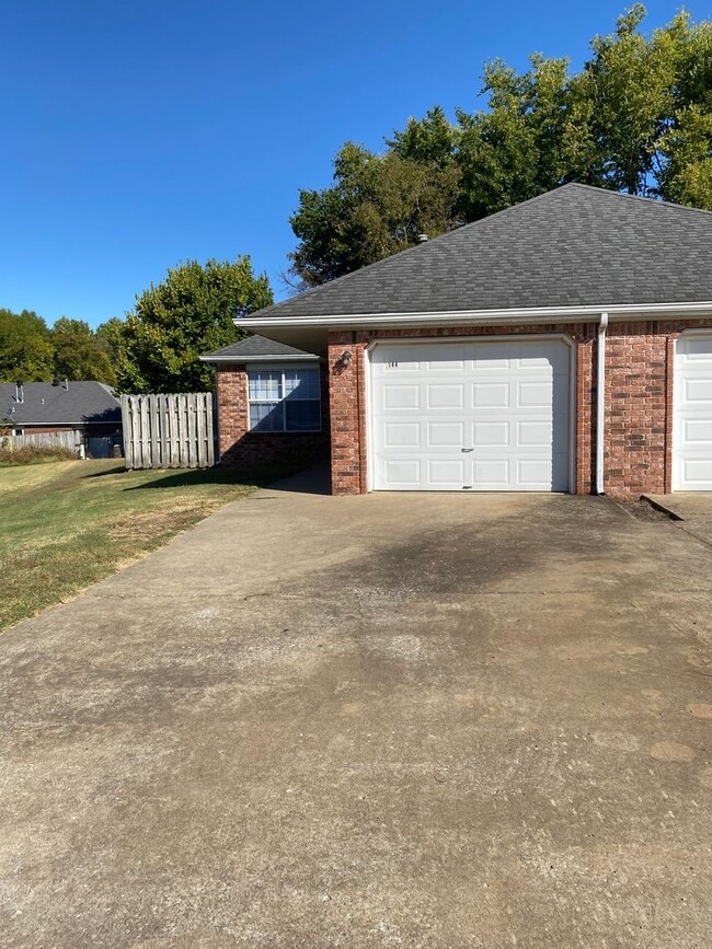 Building Photo - 142-144 Northaven