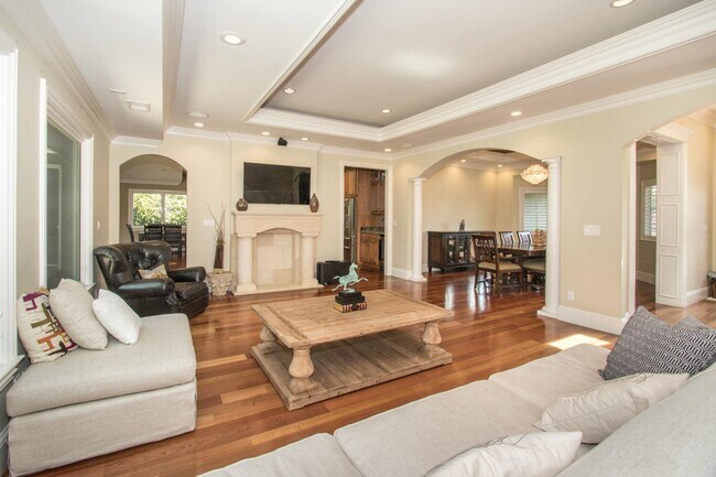 Building Photo - 446 Guadalupe Dr