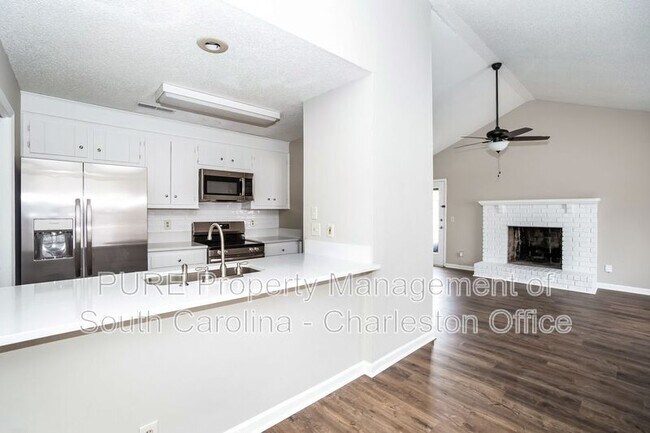 Building Photo - 9506 S Cardinal Dr