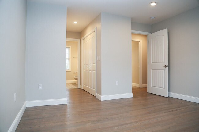 Building Photo - Newly Built 6br/3ba- Steps away from PC!