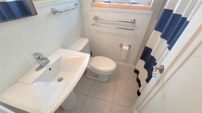 Building Photo - 520 11th Ave N