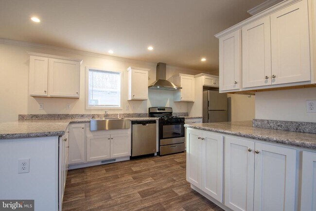 Building Photo - 19 Loxley Ln