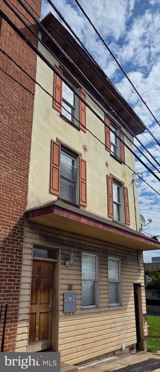 Building Photo - 311 2ND St