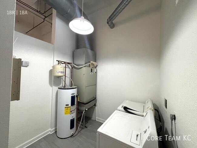 Building Photo - 934 Broadway Blvd