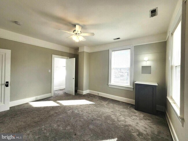 Building Photo - 515 Fourth St