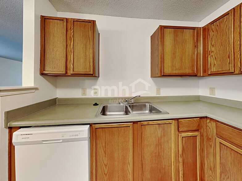 Building Photo - 2322 Bristol Dr
