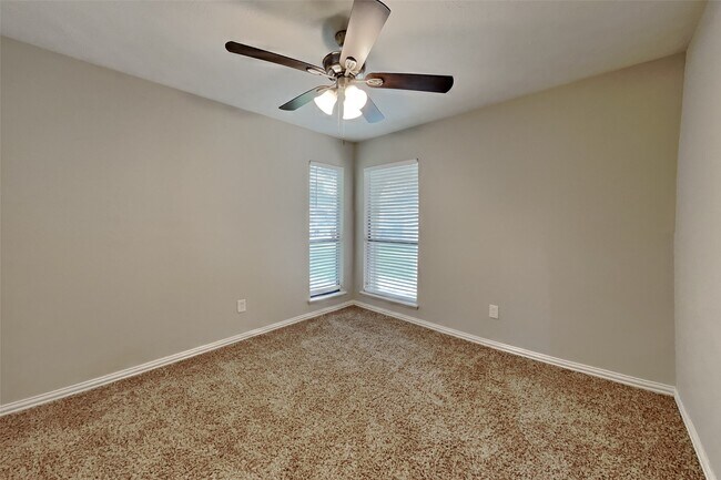 Building Photo - 635 Stonewall Dr