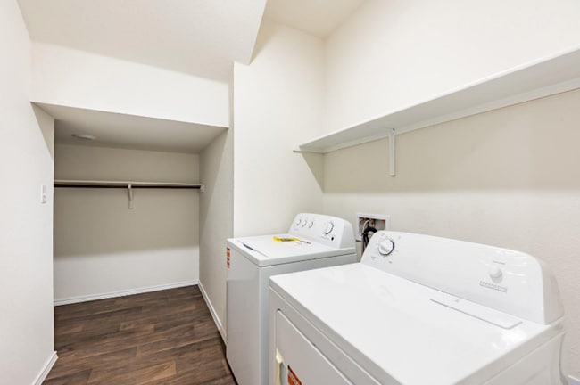 Building Photo - 14500 Fitzgibbon Dr