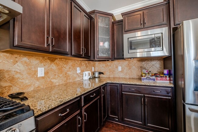 Building Photo - 5773 Highland Grove Dr