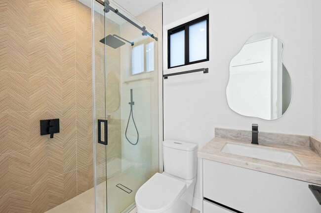 Building Photo - 2324 SW 26th St