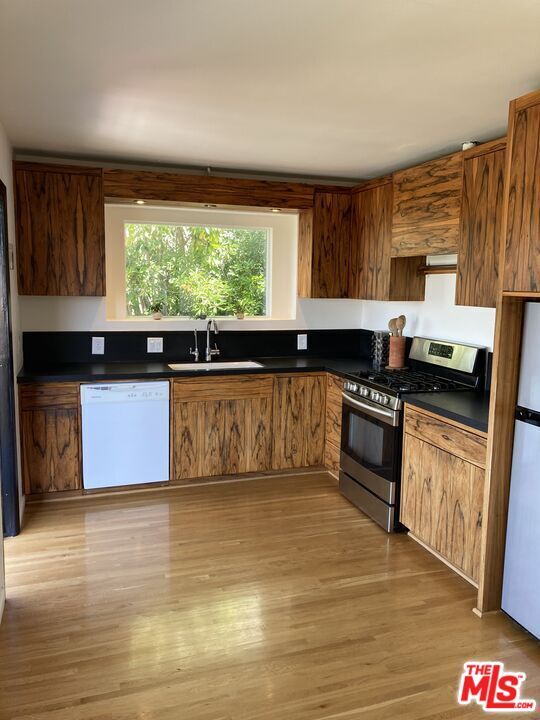 Building Photo - 2035 Park Dr