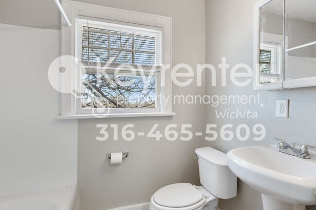 Building Photo - 1549 N Holyoke Ave