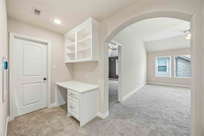 Building Photo - 27707 Lodgemist Ct