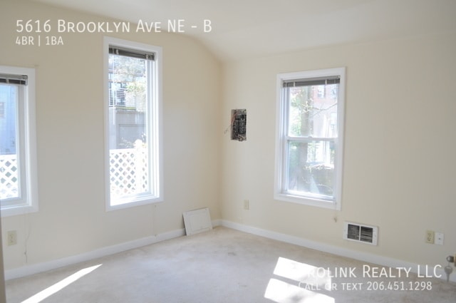 Building Photo - 5616 Brooklyn Ave NE