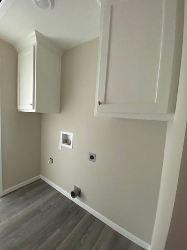 Building Photo - 907 Magnusson Ave