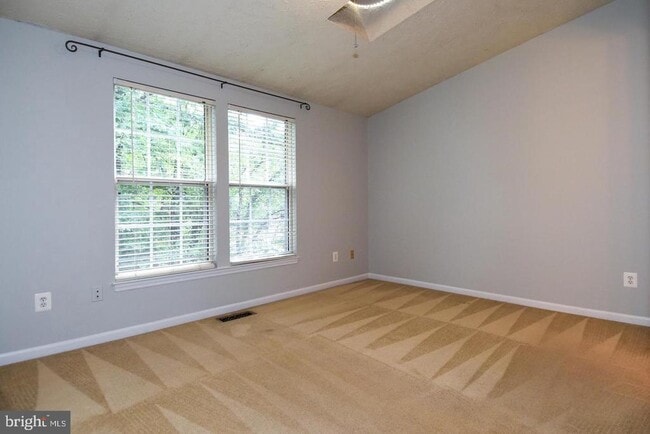 Building Photo - 1545 Woodcrest Dr