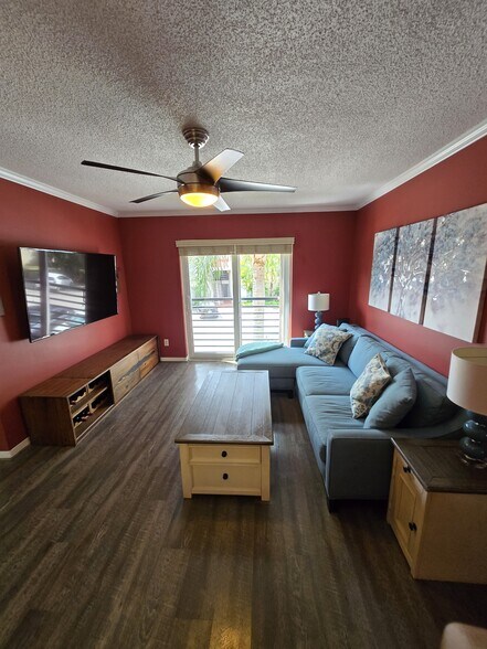 Building Photo - 5242 NE 6th Ave